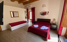 Decadracma Rooms
